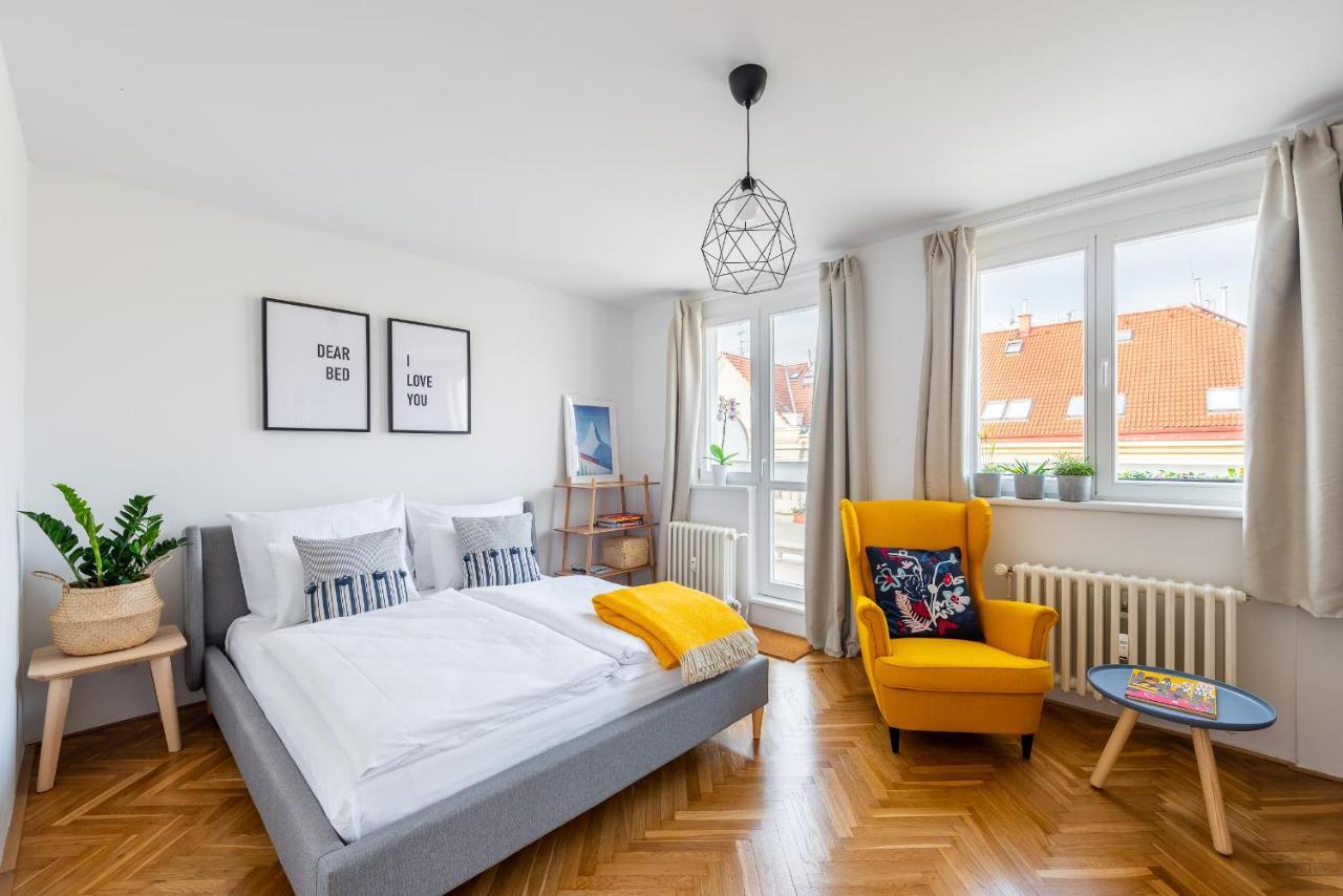Bright Charming Apt With Terrace, Parking & Airco. Прага Екстериор снимка