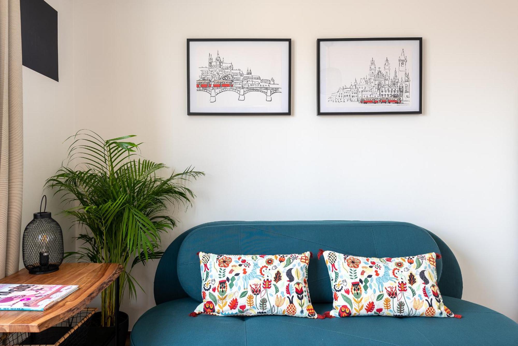 Bright Charming Apt With Terrace, Parking & Airco. Прага Екстериор снимка