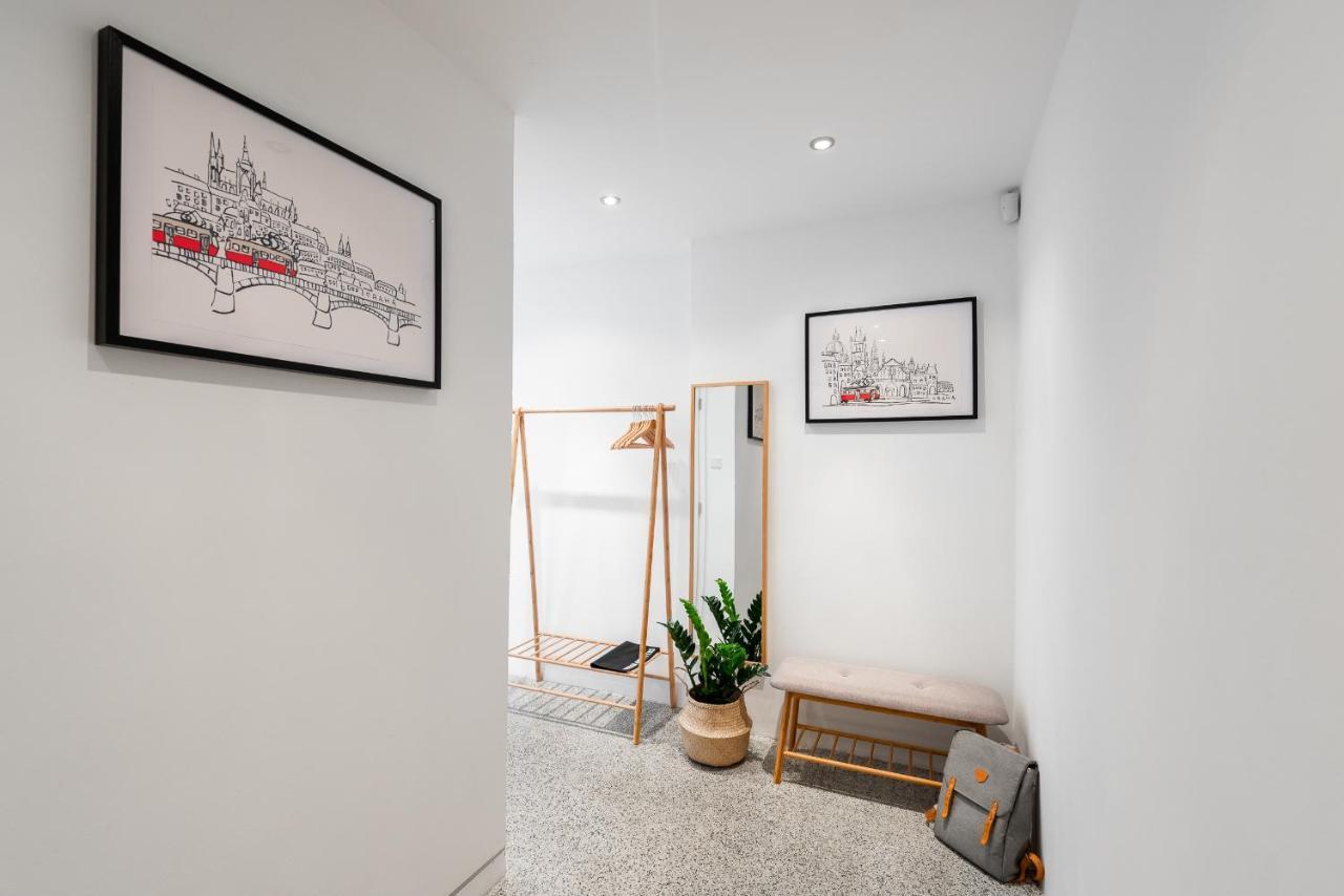 Bright Charming Apt With Terrace, Parking & Airco. Прага Екстериор снимка
