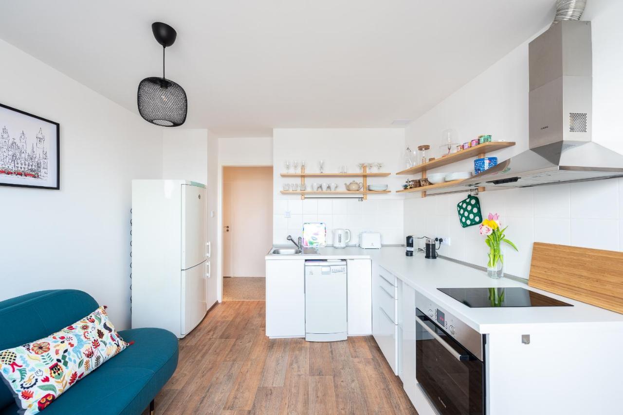 Bright Charming Apt With Terrace, Parking & Airco. Прага Екстериор снимка