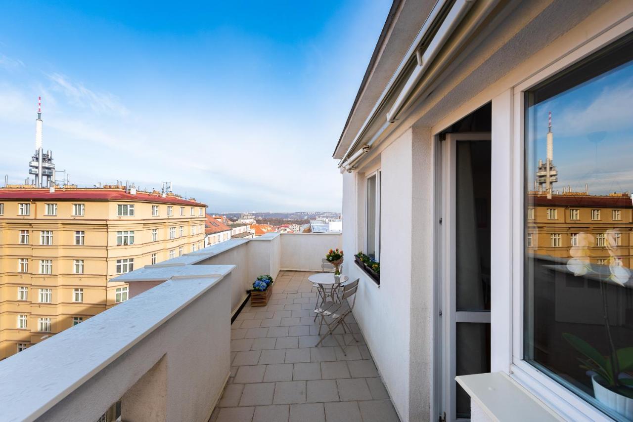 Bright Charming Apt With Terrace, Parking & Airco. Прага Екстериор снимка