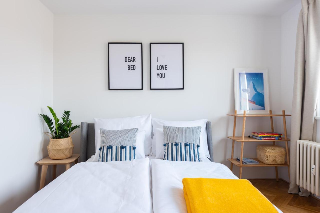 Bright Charming Apt With Terrace, Parking & Airco. Прага Екстериор снимка