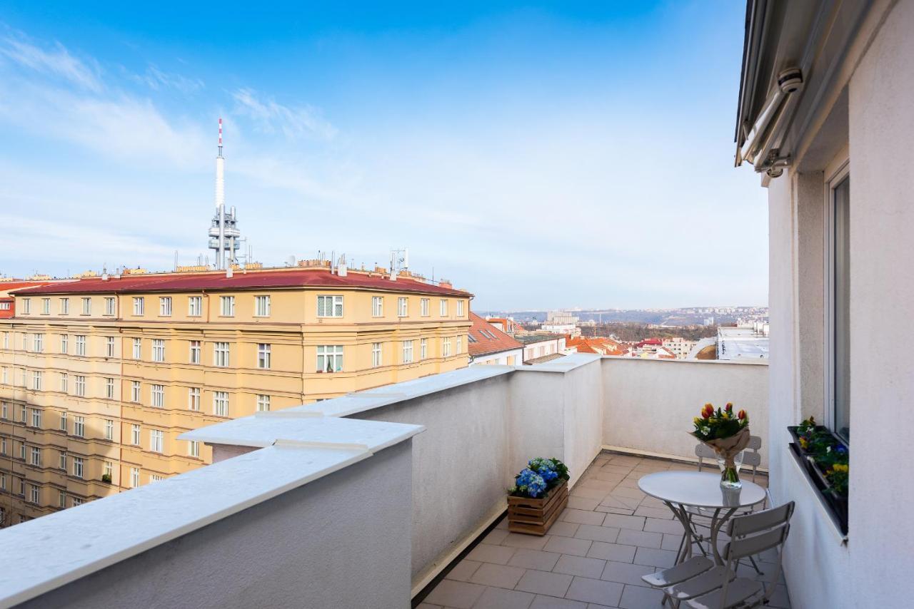 Bright Charming Apt With Terrace, Parking & Airco. Прага Екстериор снимка